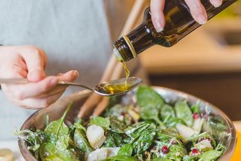 Dietetyk zaleca jedną łyżeczkę dziennie. Wspiera mózg, pomaga obniżyć cholesterol