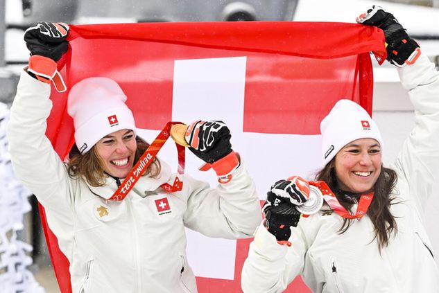 PAP/ EPA Na zdjęciu: Michelle Gisin i Wendy Holdener