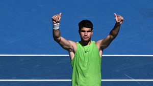 Lider robi swoje. Carlos Alcaraz pierwszym ćwierćfinalistą