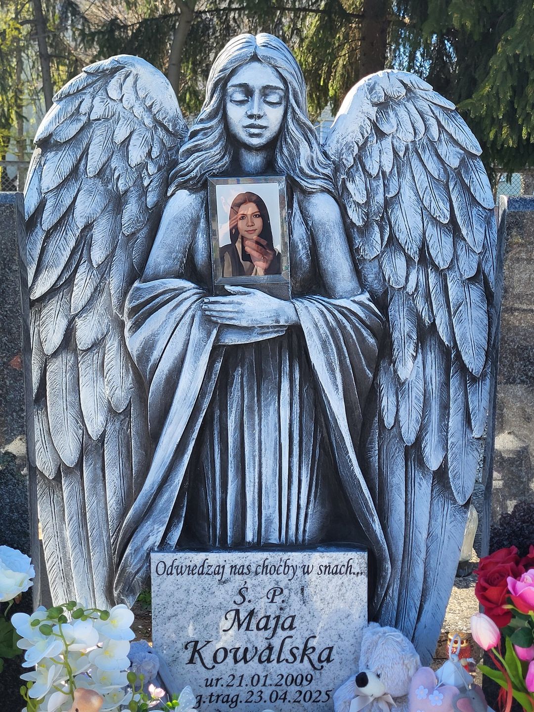 Grób Mai Kowalskiej w Działdowie.