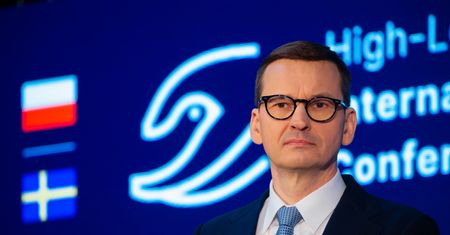 Rozdwojenie jaźni rządu. Jedno mówi, drugie robi. A to odbija się na naszych portfelach