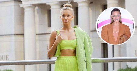 Karolina Pisarek w cielistym topie