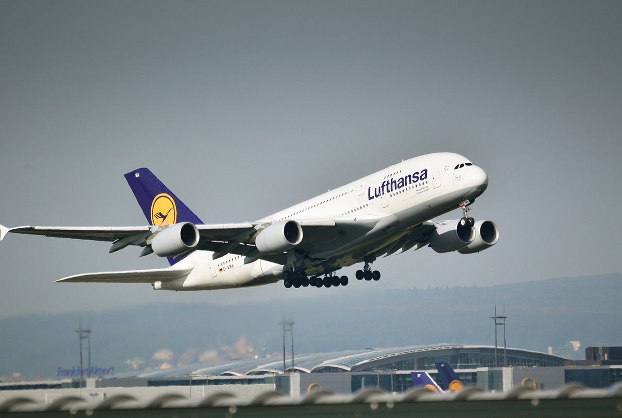 Polish couple arrested after scandalous conduct on Lufthansa flight