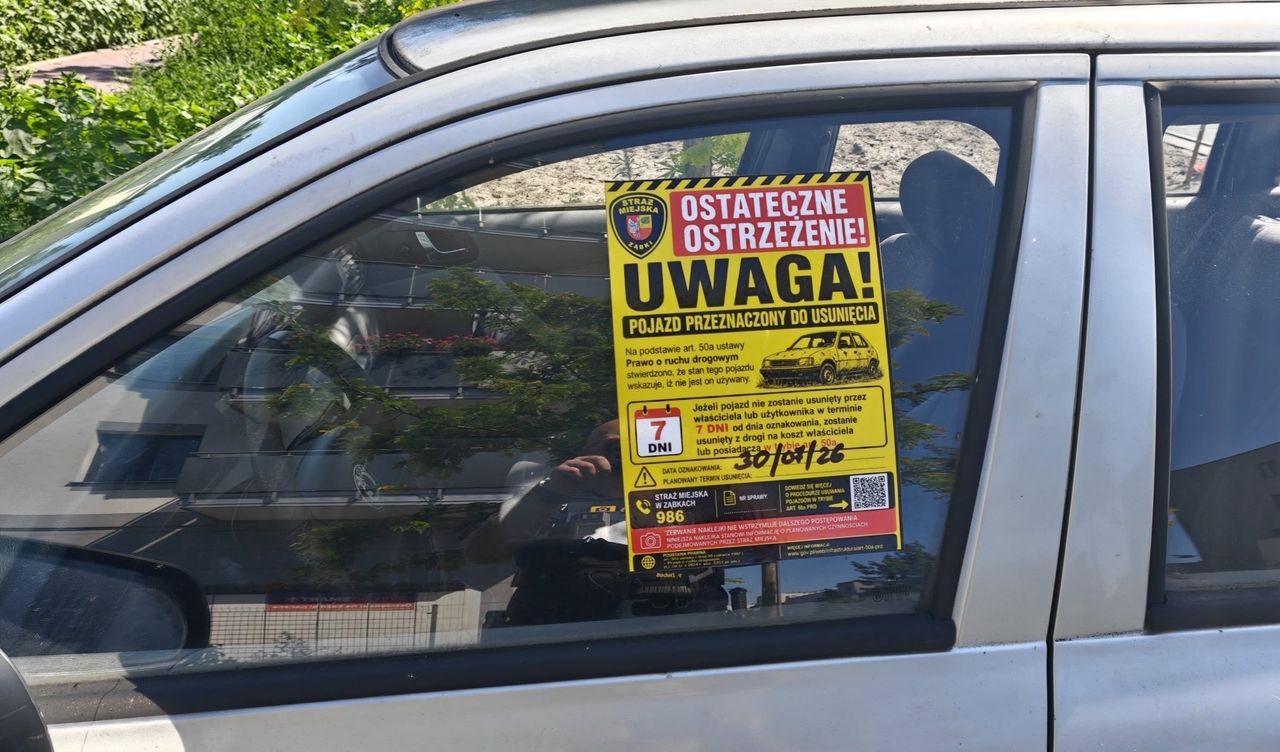 Strażnicy dają ostatnią szansę. Takie kartki naklejają na auta