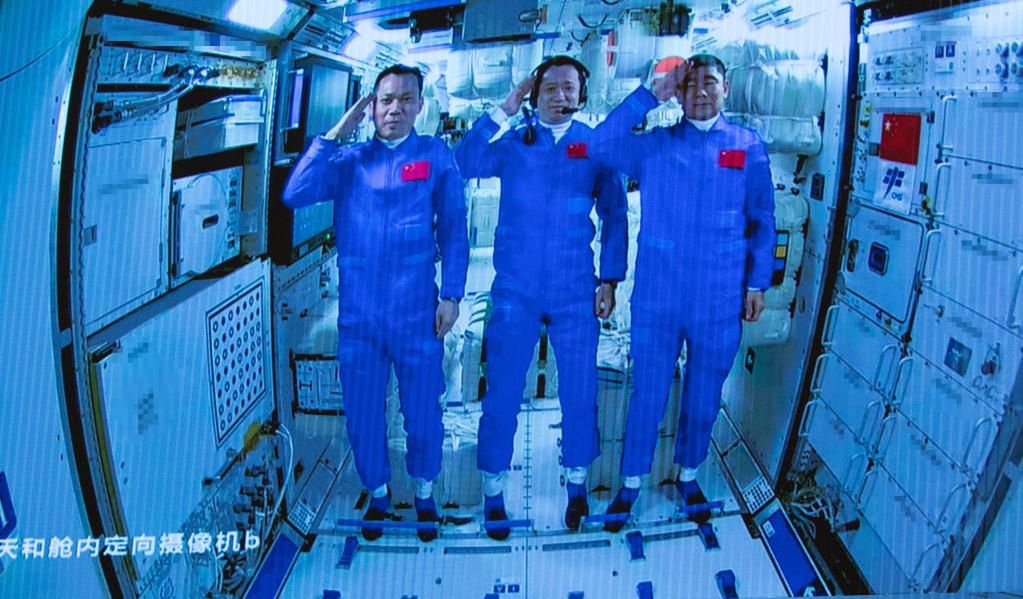 Chińscy astronauci po raz pierwszy weszli na nową, narodową stację kosmiczną