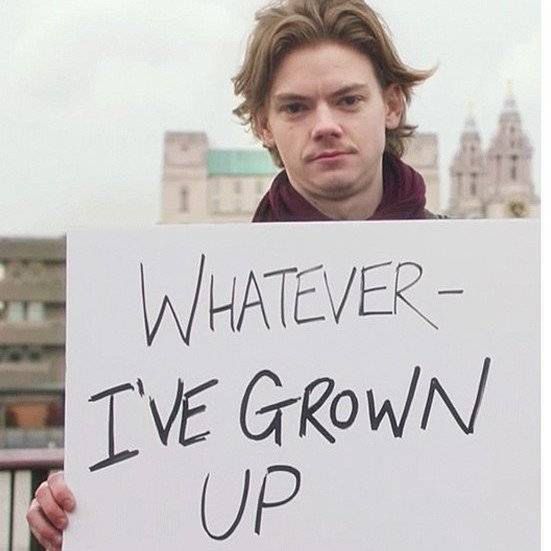 Thomas Brodie Sangster zagrał Sama w To właśnie miłość