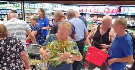 Otwarcie sklepu. Olej rzepakowy po 6,99 zł. Nagrali reakcje ludzi
