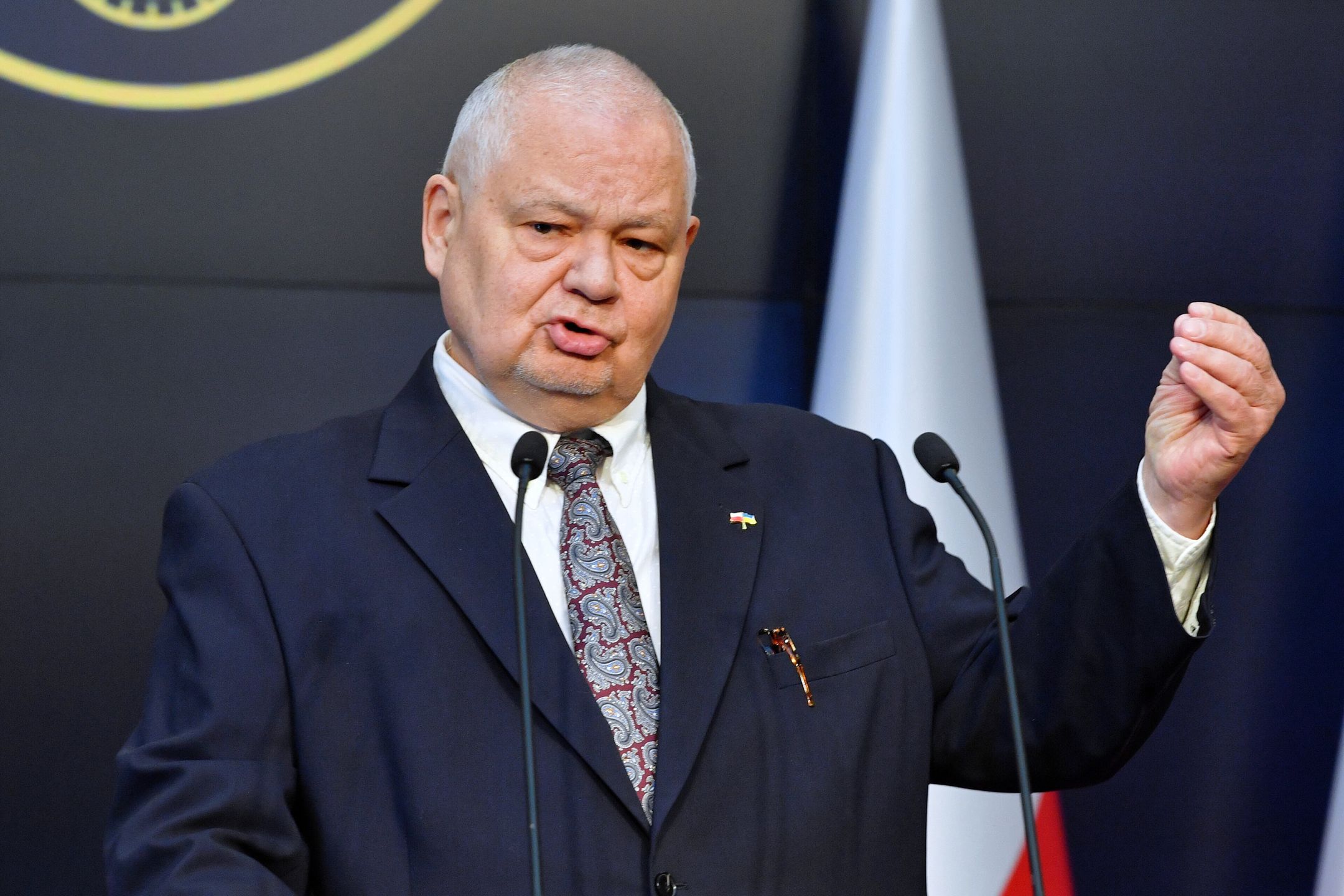 Warszawa, 06.05.2022. Prezes NBP Adam Glapiński podczas konferencji prasowej w siedzibie Narodowego Banku Polskiego w Warszawie, 6 bm. Rada Polityki Pieniężnej podniosła wszystkie stopy procentowe o 0,75 pkt proc. Stopa referencyjna, główna stopa NBP, wzrosła z 4,5 proc. do 5,25 proc. (mr) PAP/Radek Pietruszka