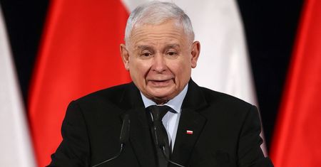 Seniorzy zzielenieją z zazdrości. Emerytura Kaczyńskiego o 1110 zł w górę