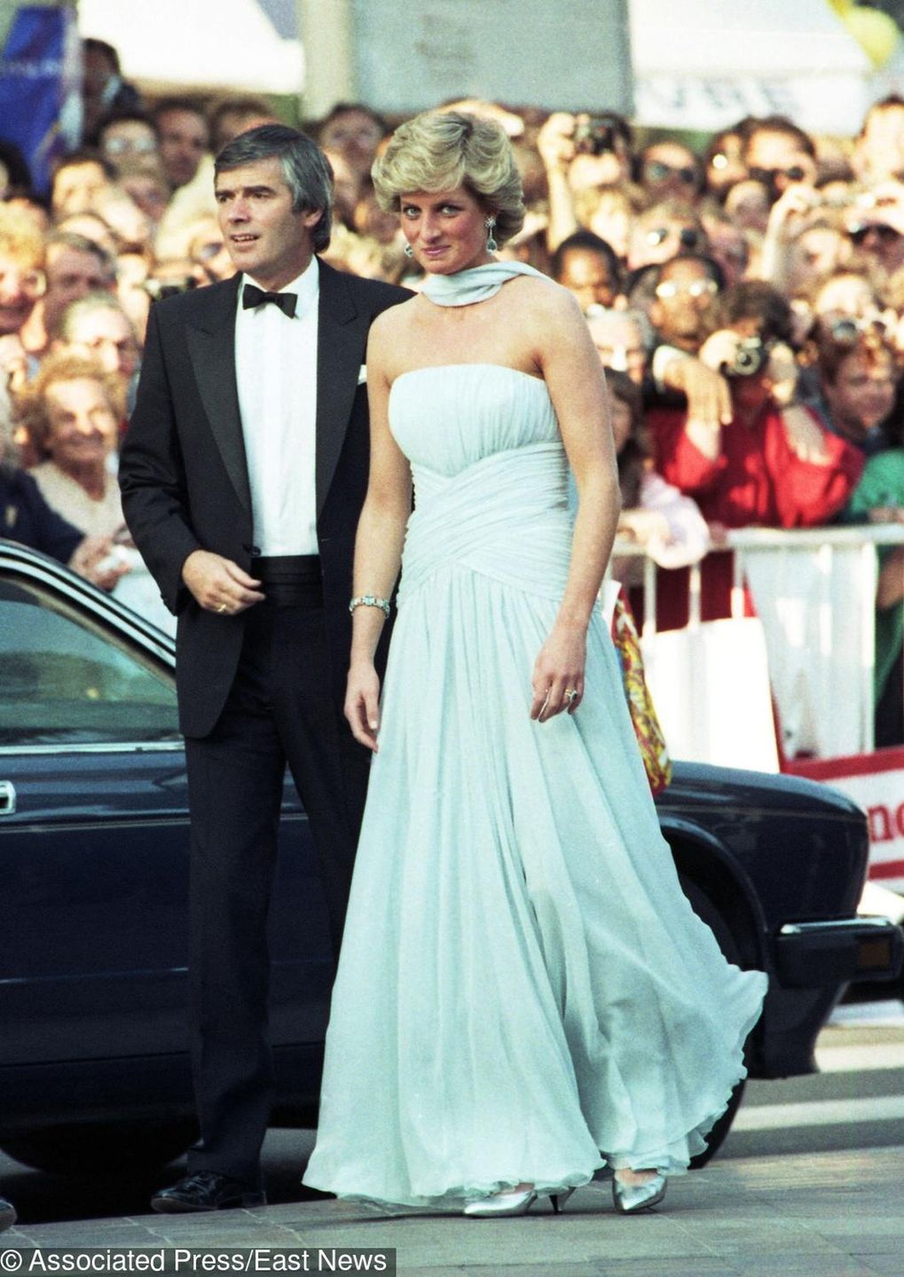 Księżna Diana w kreacji Catherine Walker – Cannes 1987