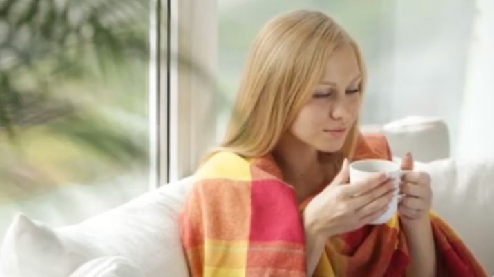 Jeżeli palisz papierosy, lepiej pij chłodną herbatę 