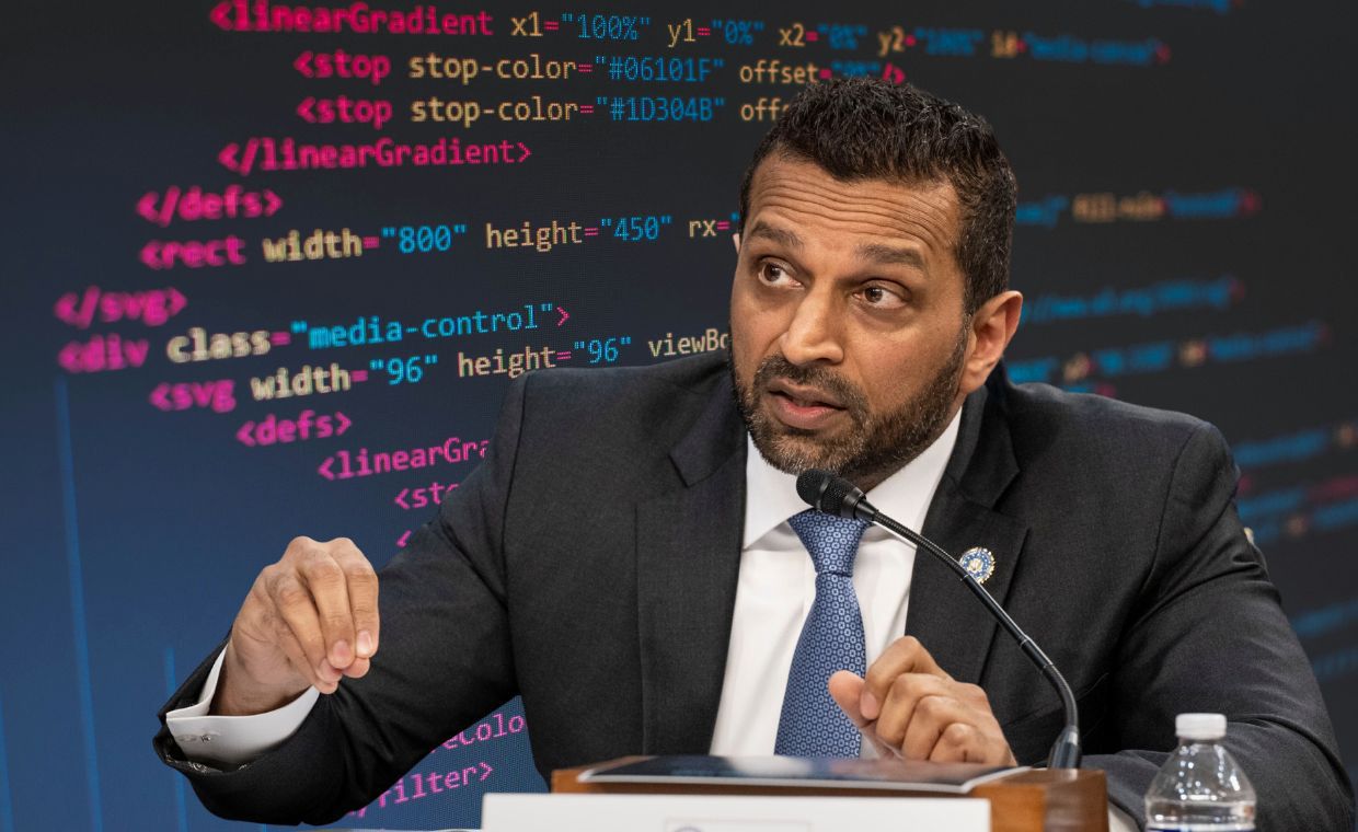 Ataki na Signal i WhatsApp. FBI ujawnia szczegóły