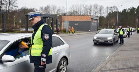 Policja wróciła do masowych kontroli. W UE Polska jest prymusem