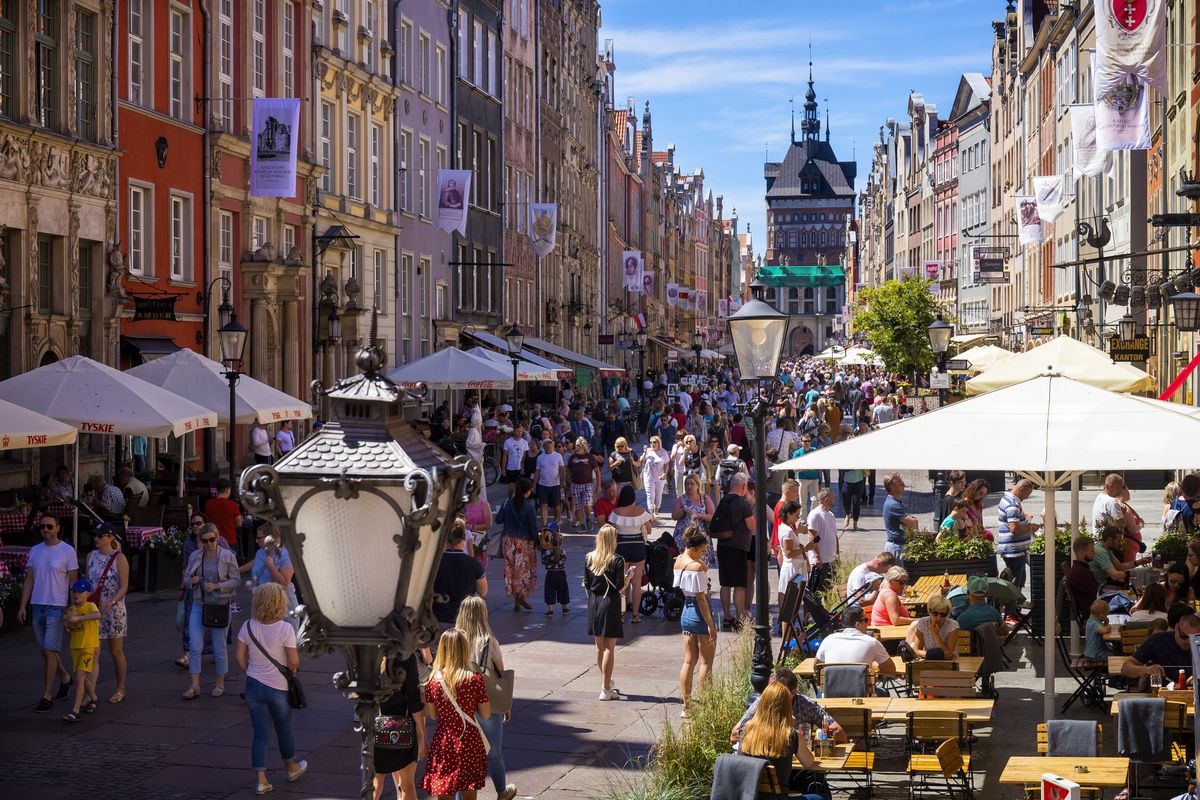 W ścisłym centrum Gdańska tłumy turystów są normą 