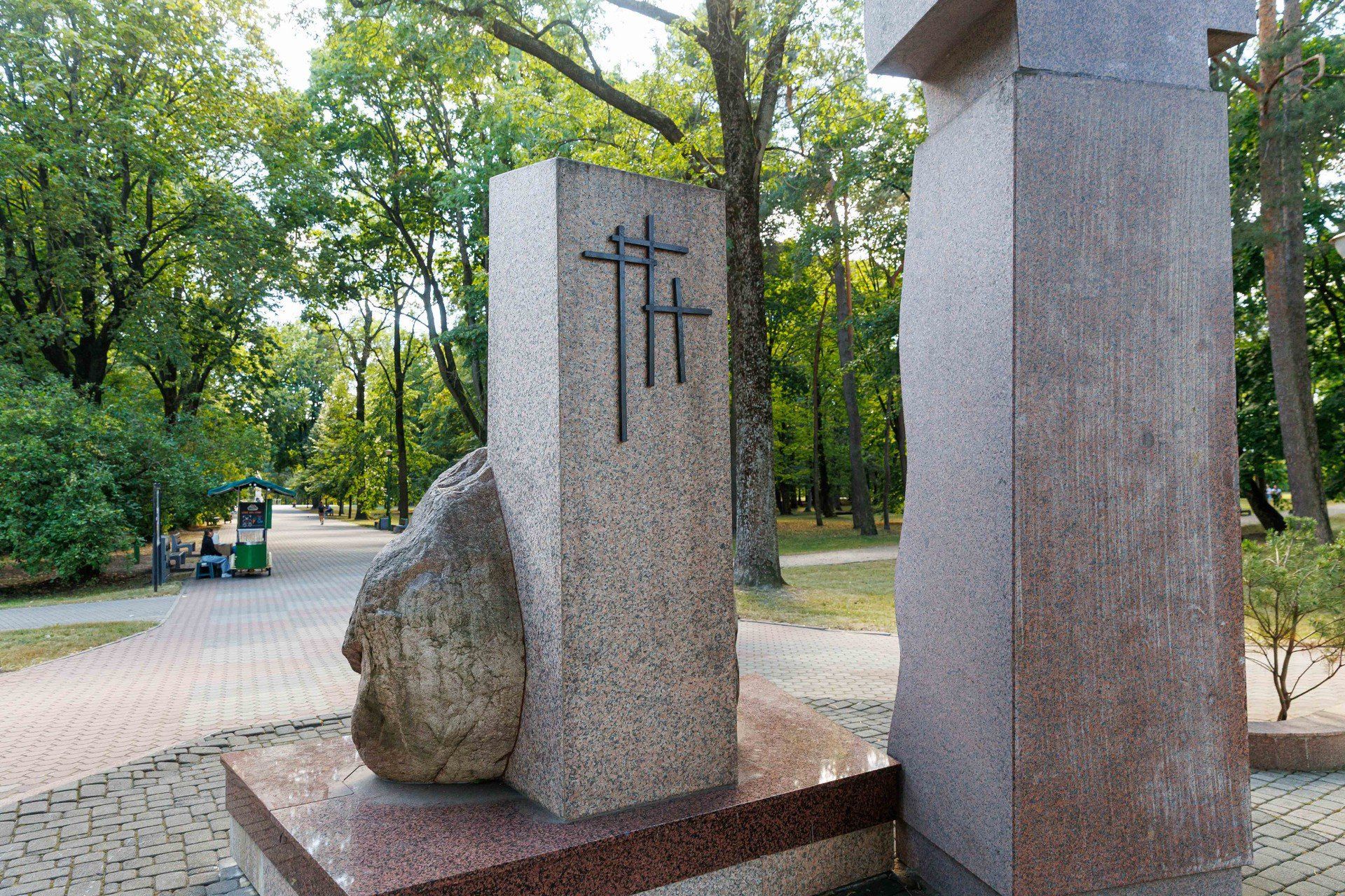 Pomnik i Krzyż Katyński w Białymstoku. Miasto otworzyło oferty na remont monumentu