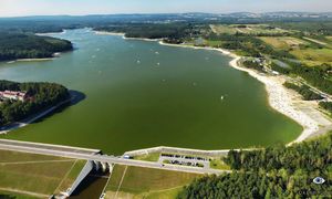 Największy zalew w Świętokrzyskiem wysycha. Wody ubyło już ponad 3 metry