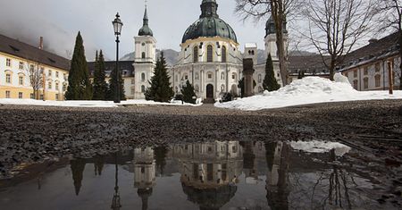 Koszmarny klasztor?