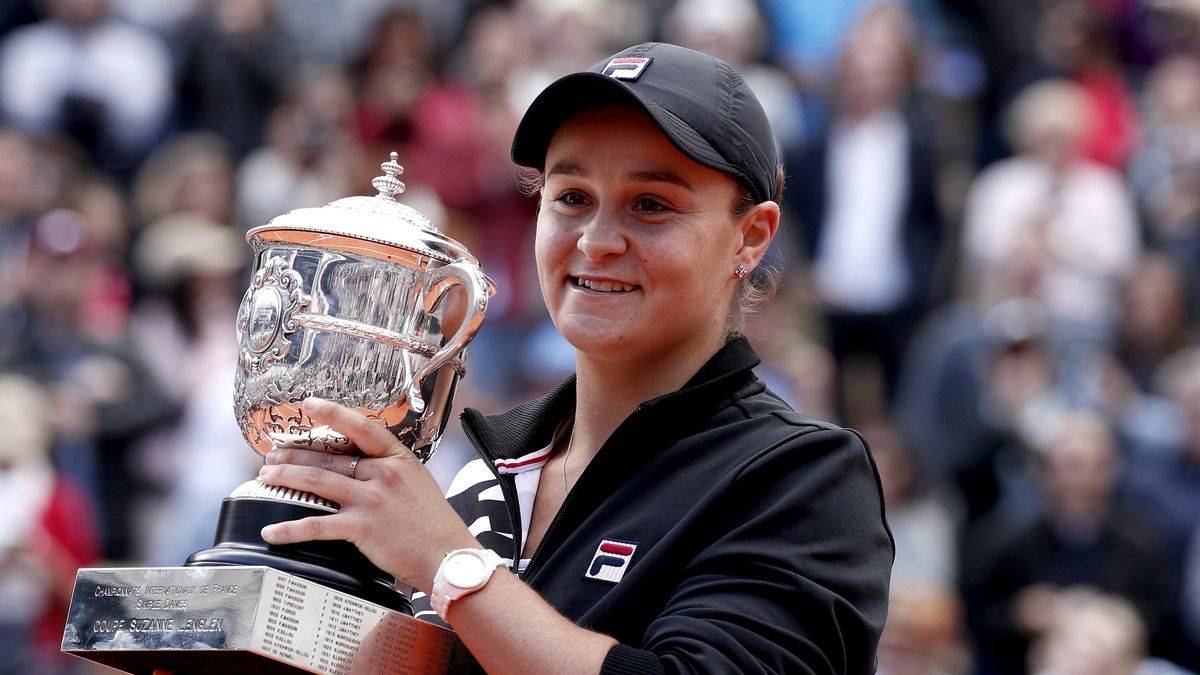 Zdjęcie okładkowe artykułu: PAP/EPA / YOAN VALAT / Na zdjęciu: Ashleigh Barty, mistrzyni Rolanda Garrosa 2019