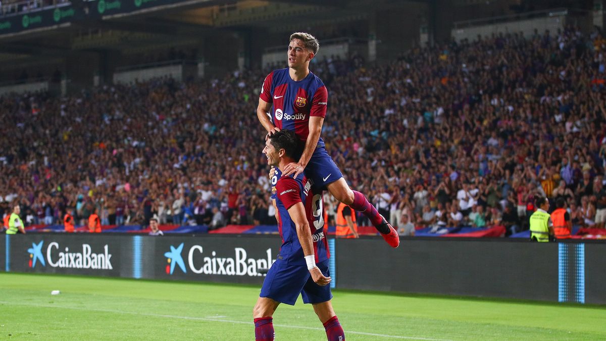 Getty Images / Eric Alonso / Na zdjęciu: Robert Lewandowski i Gavi.