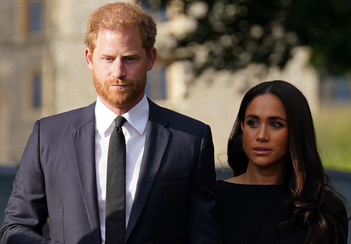 Harry i Meghan zrezygnowali z królewskich przywilejów i obowiązków na początku 2020 roku 