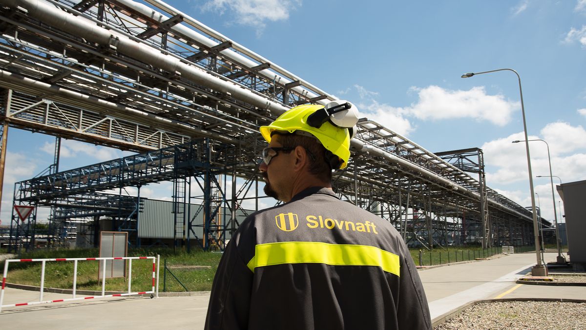 Rosyjska ropa rurociągiem "Przyjaźń" dociera do rafinerii Slovna