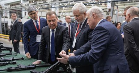 Rosja prezentuje nowy karabinek AK-12. Trzecia wersja konstrukcyjnej porażki