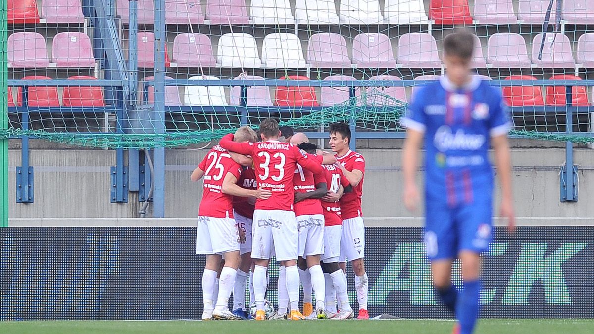 WP SportoweFakty / Krzysztof Porębski / Na zdjęciu: radość piłkarzy Wisły Kraków