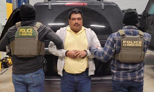 Bovino z satysfakcją publikował zdjęcia pojmanych imigrantów