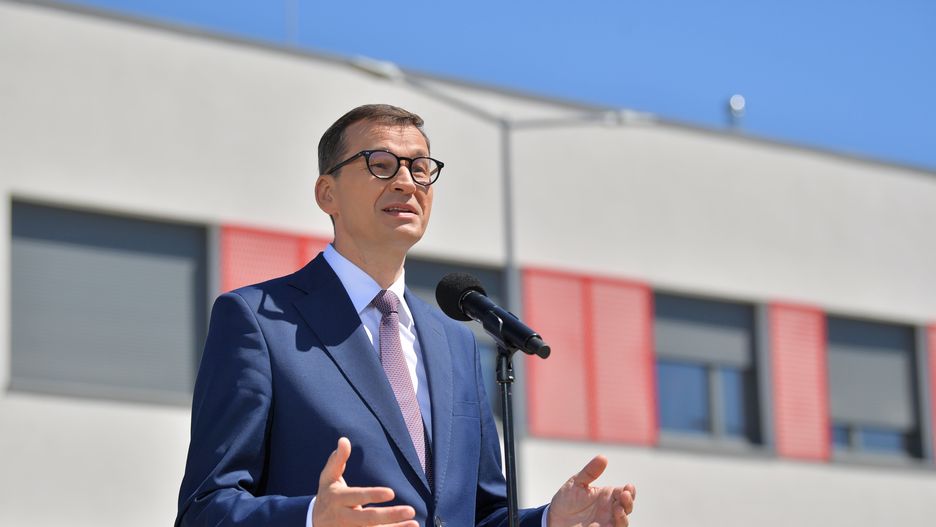 Węgrów, 14.06.2021. Premier Mateusz Morawiecki podczas wizyty w Komendzie Powiatowej Straży Pożarnej w Węgrowie, 14 bm. Trwa wizyta szefa rządu w woj. mazowieckim. (amb) PAP/Przemysław Piątkowski