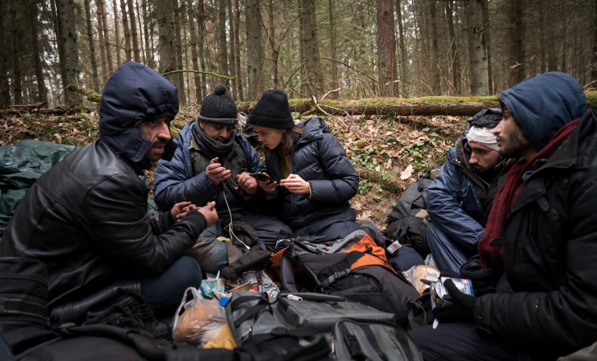 Grupa syryjskich uchodźców. Białowieża, 15 listopada 2021 roku