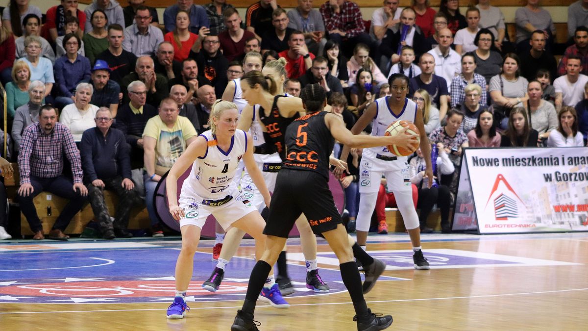 WP SportoweFakty / Dawid Lis / Na zdjęciu: Jasmine Thomas (z piłką)