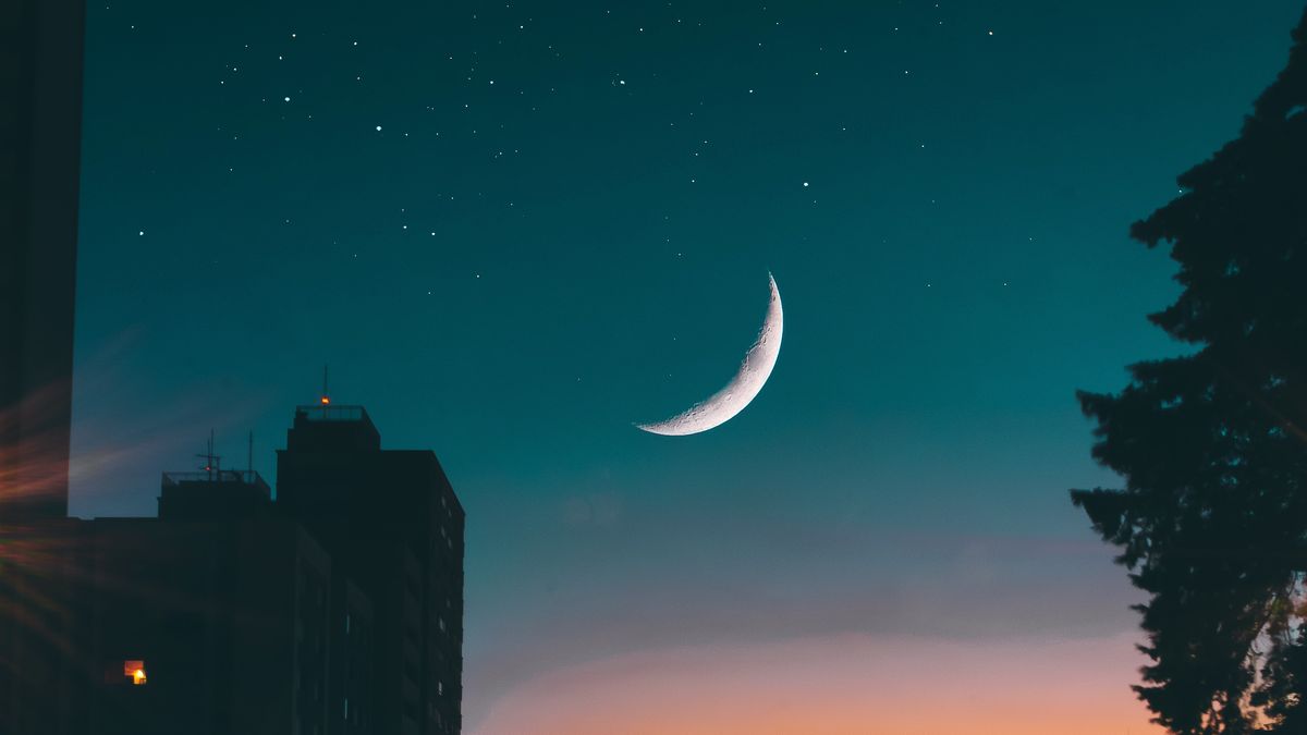 Facebook Messenger z ciemną skórką. By ją włączyć, trzeba wysłać emoji