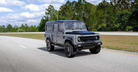 Defender V8 z silnikiem Corvette. Mocny i luksusowy jak nigdy
