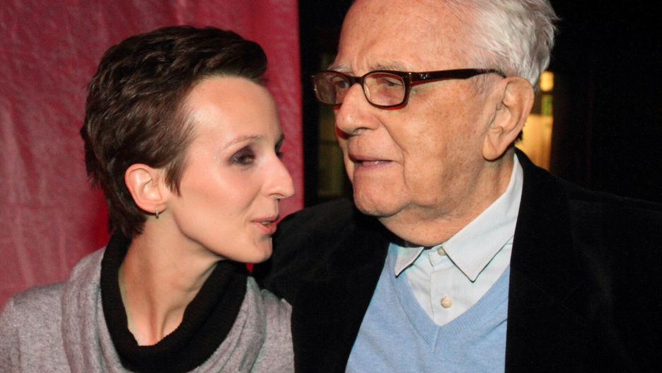 Dzieliło ich 60 lat. Po śmierci Andrzeja Łapickiego usunęła się w cień