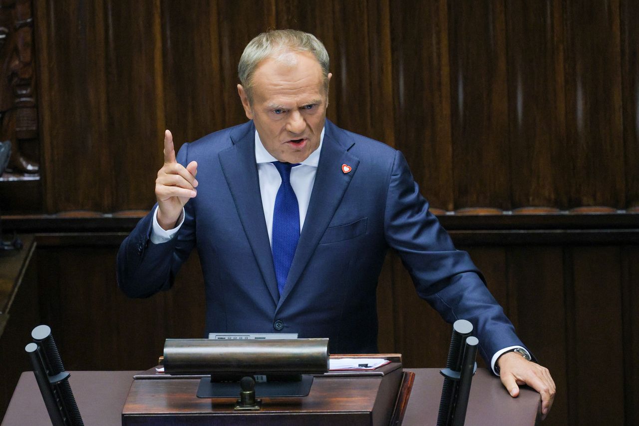 Tusk nie słucha pytań posłów. Ale zamieścił wymowny wpis