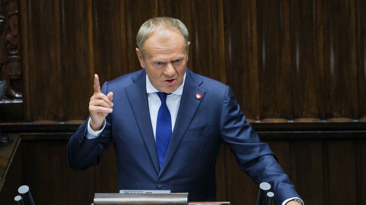 Donald Tusk
Warszawa, 11.06.2025. Premier Donald Tusk przemawia na sali obrad Sejmu w Warszawie, 11 bm. Premier Tusk przedstawia w Sejmie wniosek o wotum zaufania dla rz�du. Po jego wyst�pieniu odb�dzie si� debata. G�osowanie nad wotum przewidziano na godz. 14. (jm) PAP/Rafa� Guz
Rafa� Guz
obrad, plenarna, posiedzenie, sala, sejm, sejmu, wotum zaufania, wyst�pienie