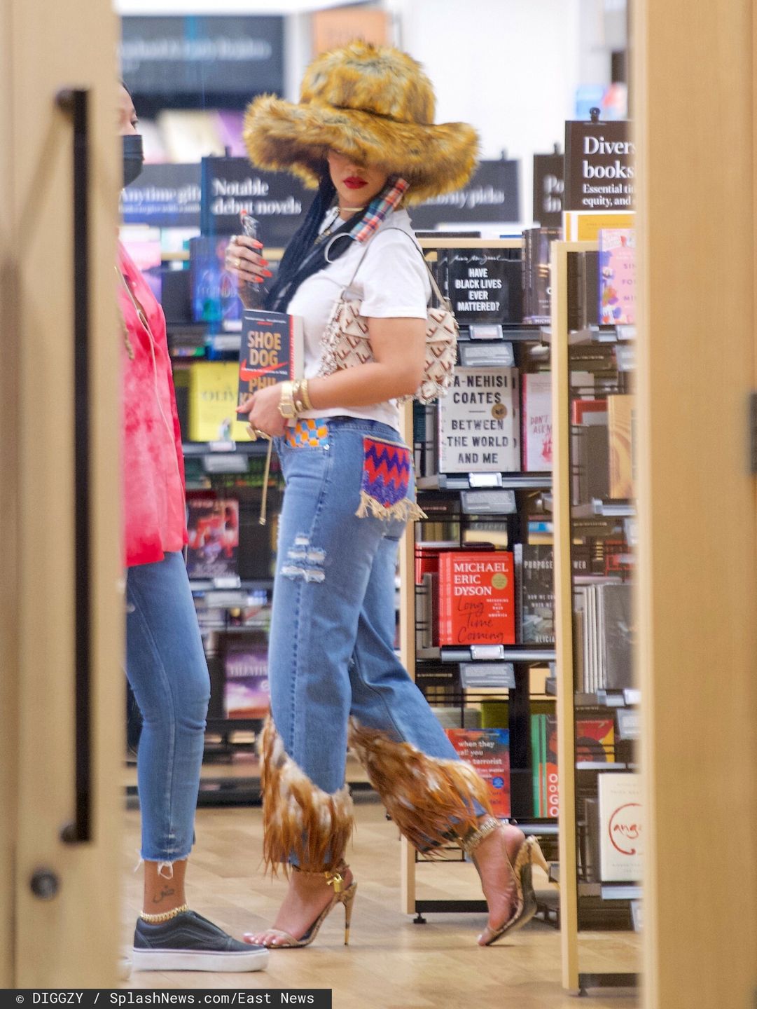 Rihanna na zakupach w księgarni