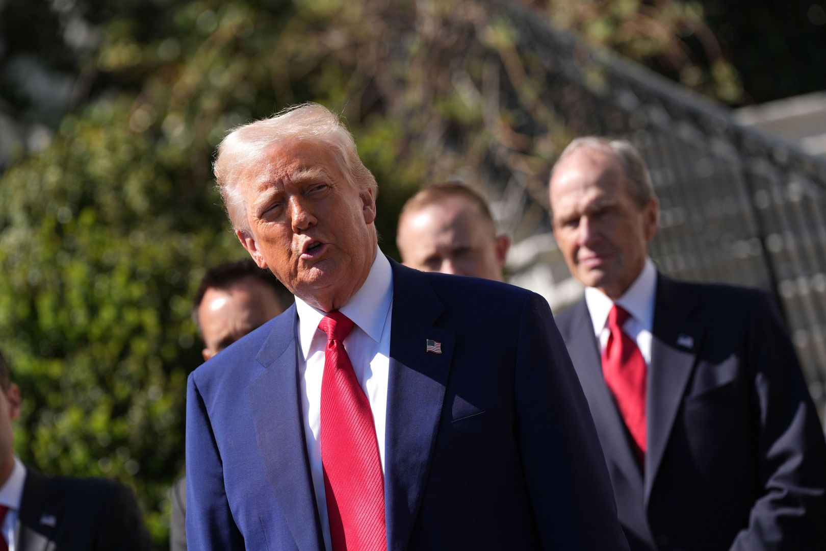 "Ludzie się wystraszyli". Trump tłumaczy zawieszenie ceł
