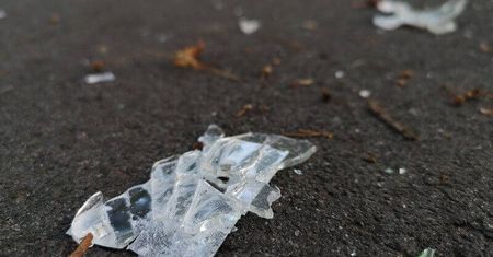 Nastolatkowie rzucali butelkami w jadące samochody. Wcześniej spożywali alkohol
