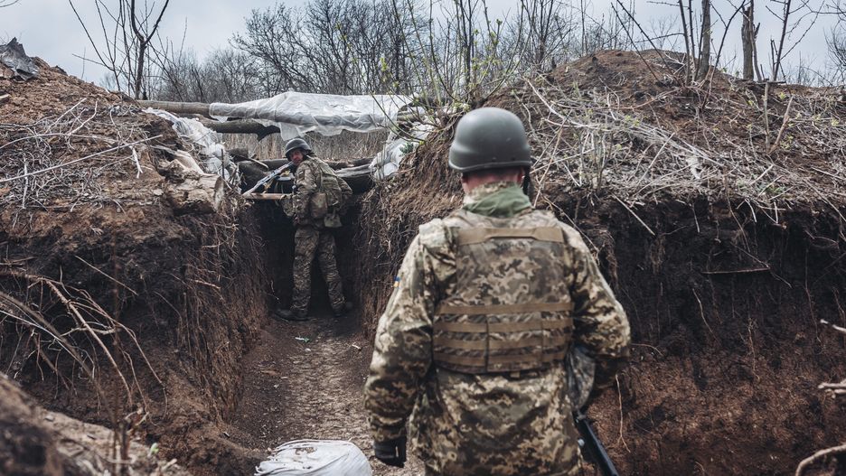 Ukrainian frontline in DonbassDONBASS, UKRAINE - APRIL 11: Ukrainian soldiers are seen at a Ukrainian frontline in Donbass, Ukraine on April 11, 2022. Diego Herrera Carcedo / Anadolu Agency/ABACAPRESS.COM Dostawca: PAP/AbacaAA/ABACA2022, Donbass, Russian attacks, Ukraine, Ukrainian position, Ukrainian frontline in Donbass
