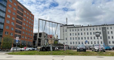 Gminy będą płaciły odszkodowania za nakaz usunięcia tablic reklamowych – jest senacki projekt ustawy