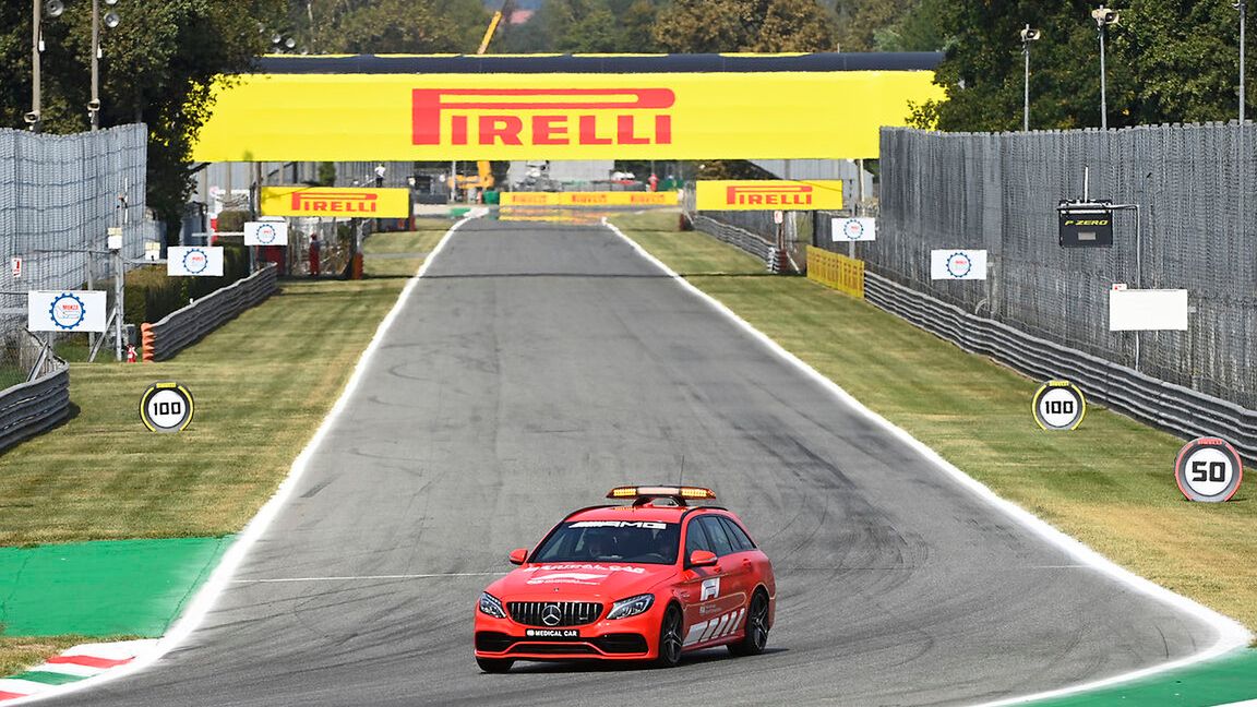 samochód medyczny F1 na torze Monza