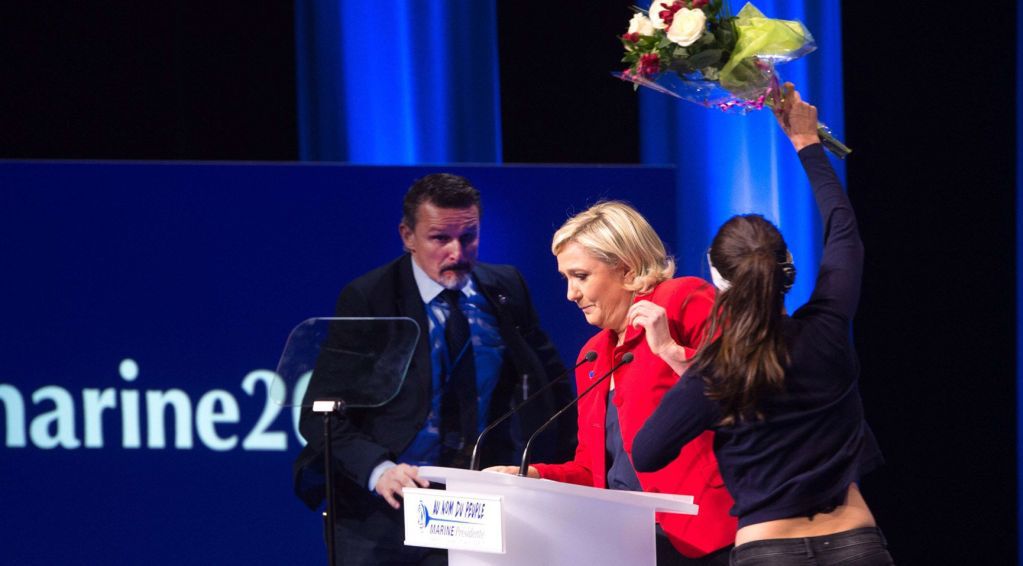 Incydent na wiecu Marine Le Pen. Na scenę wtargnęła feministka