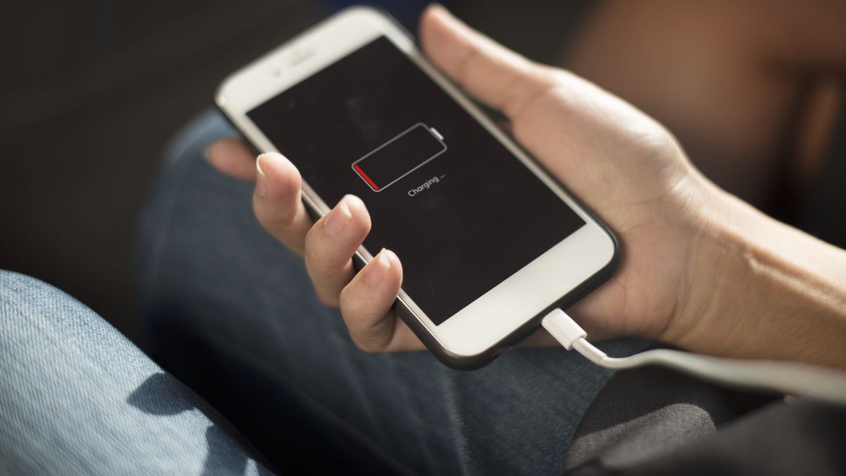 Cięcia kosztów ciąg dalszy. iPhone 12 ma nie mieć w zestawie nawet ładowarki 1