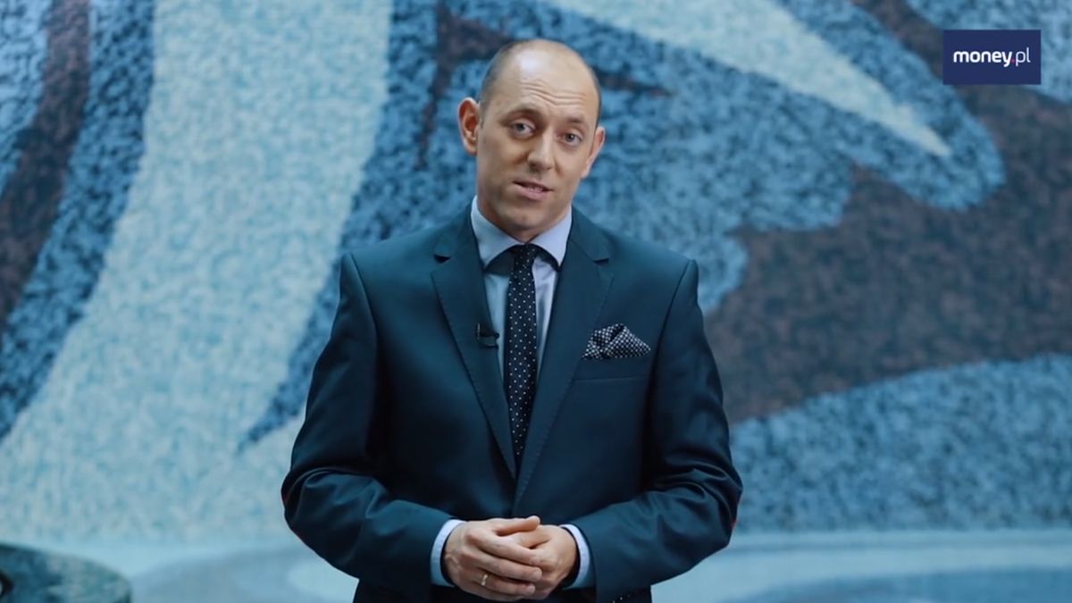 Łukasz Walewski, autor książek o savoir-vivre i dyplomacji.
