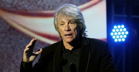 Jon Bon Jovi powoli dochodzi do siebie po operacji. Na trasę nie ma na razie szans