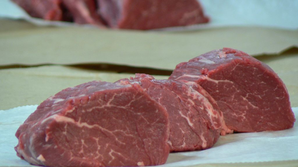 Surowe steki z polędwiczki wołowej (samo mięso)