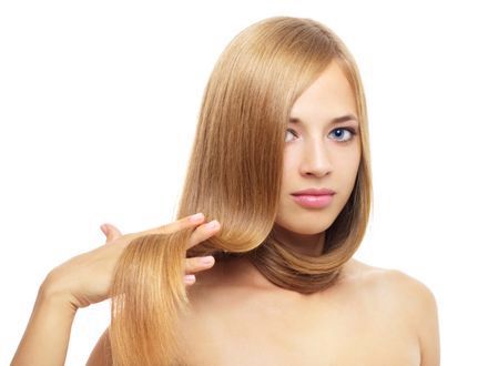 Olej jojoba – opatrunek na zniszczone włosy!