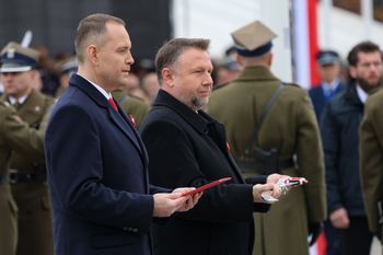 Ministrowie wygwizdani podczas uroczystości w Warszawie. "Dziękuję za ten doping"