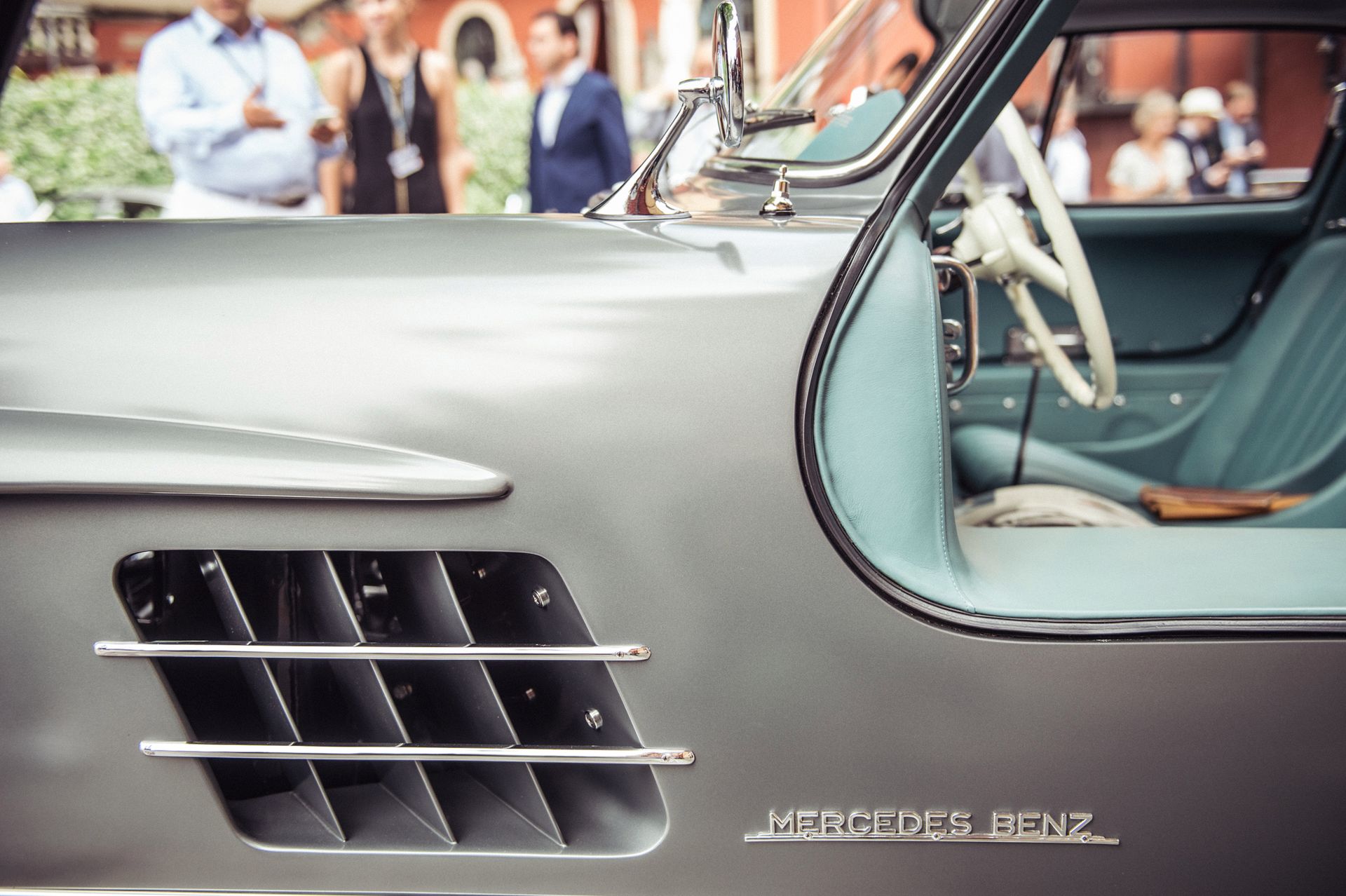 Detal nadwozia. Mercedes 300 SL Gullwing z 1955 r.